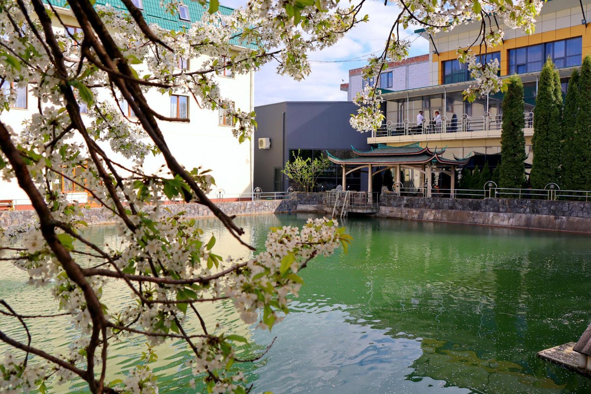 Sobkoff Hotel Khmelʼnytsʼkyy Buitenkant foto